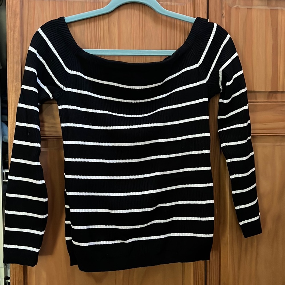 American Eagle off the shoulder sweater long-sleeve